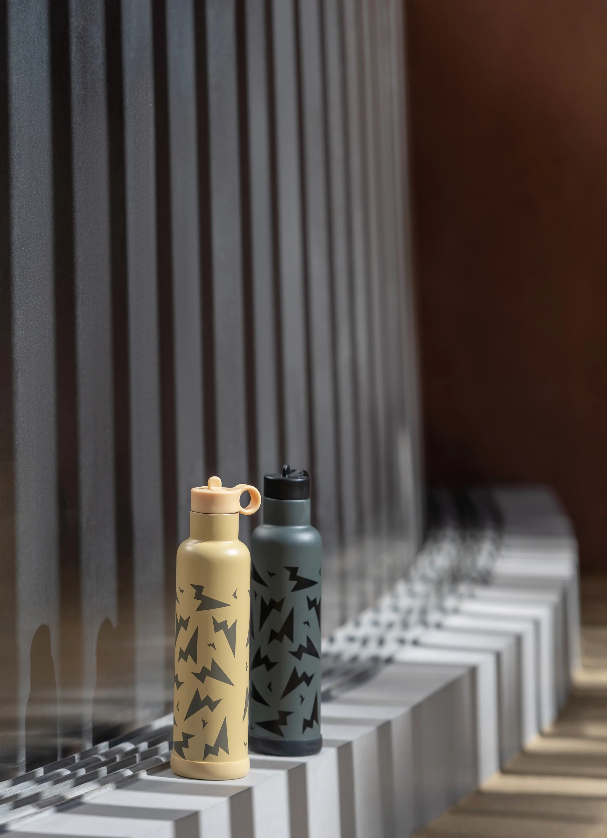 750ml Insulated Water Bottle - Thunder Black - Image 7